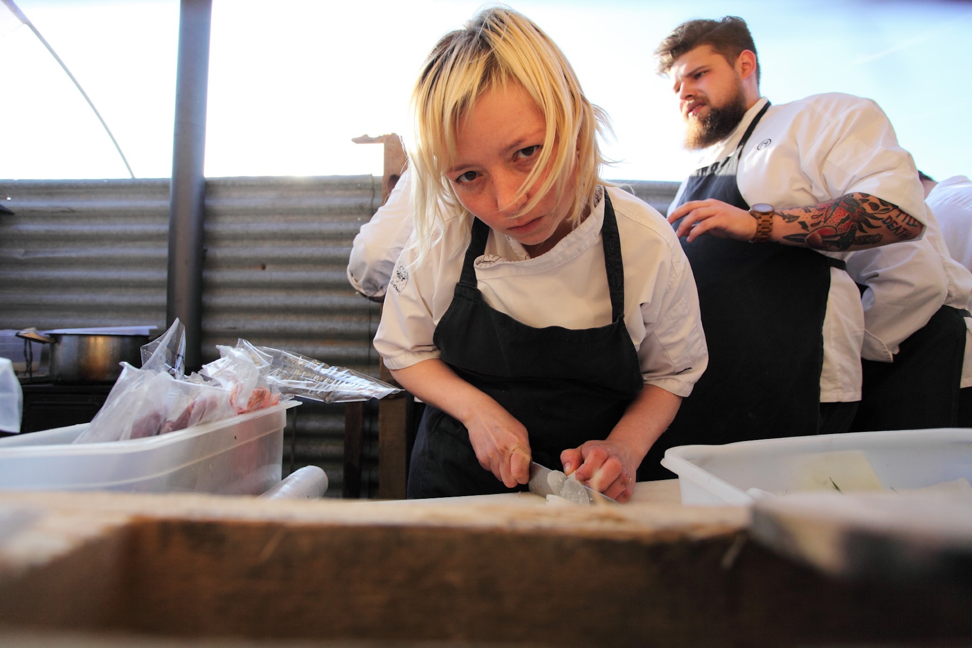 szefowa kuchni chef kobieta kucharka przygotowanie potraw
