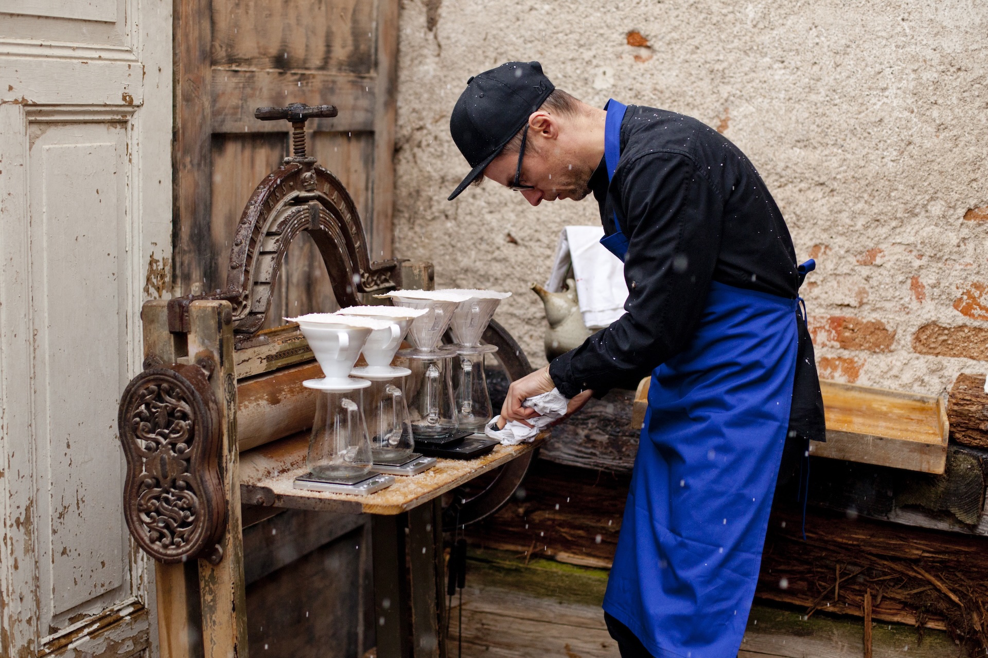 przelew kawa kolba filtry do kawy fotografia