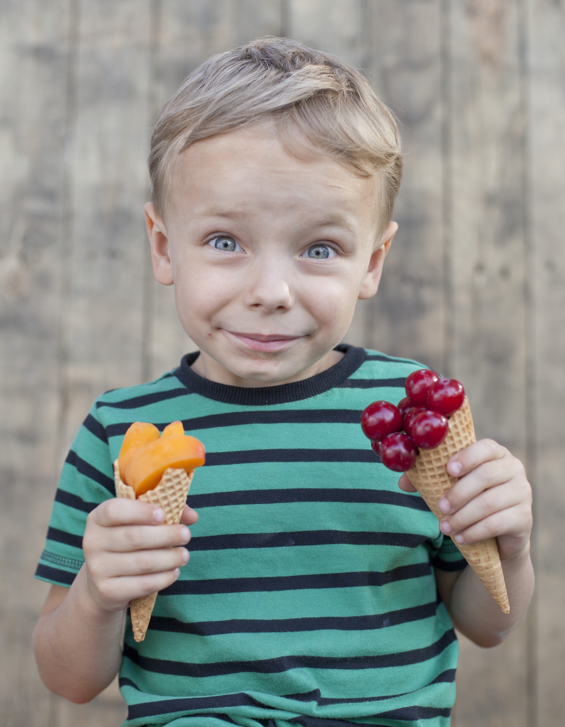 profesjonalna sesja lody lodowe fotografie dziecko je owoce zamiast lodów fit dieta cukier