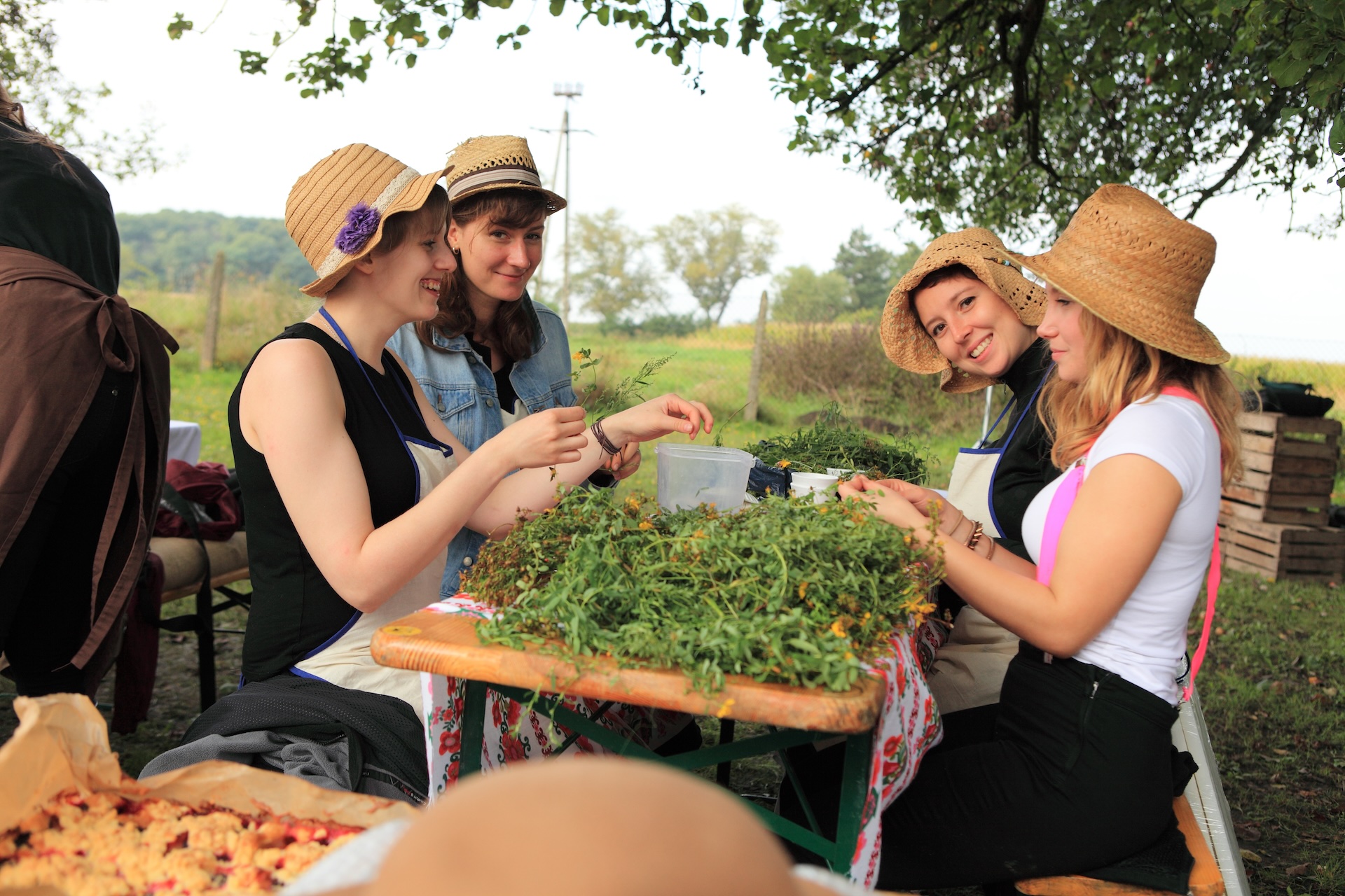 gotowanie na dworze w sadzie event fotografia eventowe